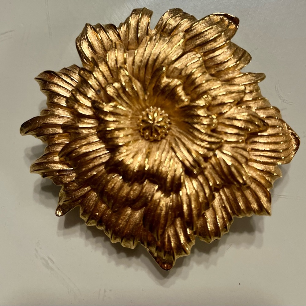 Monet Signed Vintage Cold-Tone Metal Brooch Flower Design